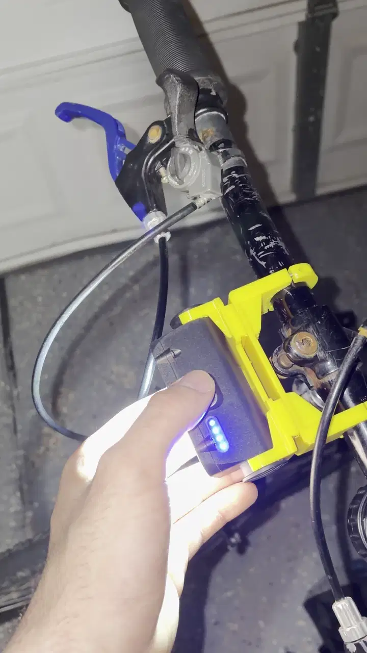 T-style sliding interface between lamp carrier and handlebar mount